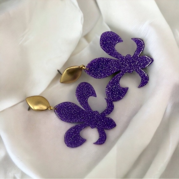 Fleur-tastic Oversized Earrings: Rock Your Louisiana Spirit in Style! NWT - Picture 4 of 10